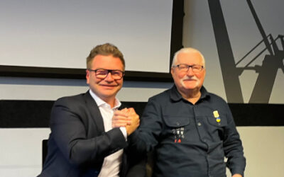 Lech Walesa Greets Attendees of the CEETRA Travel Retail Forum